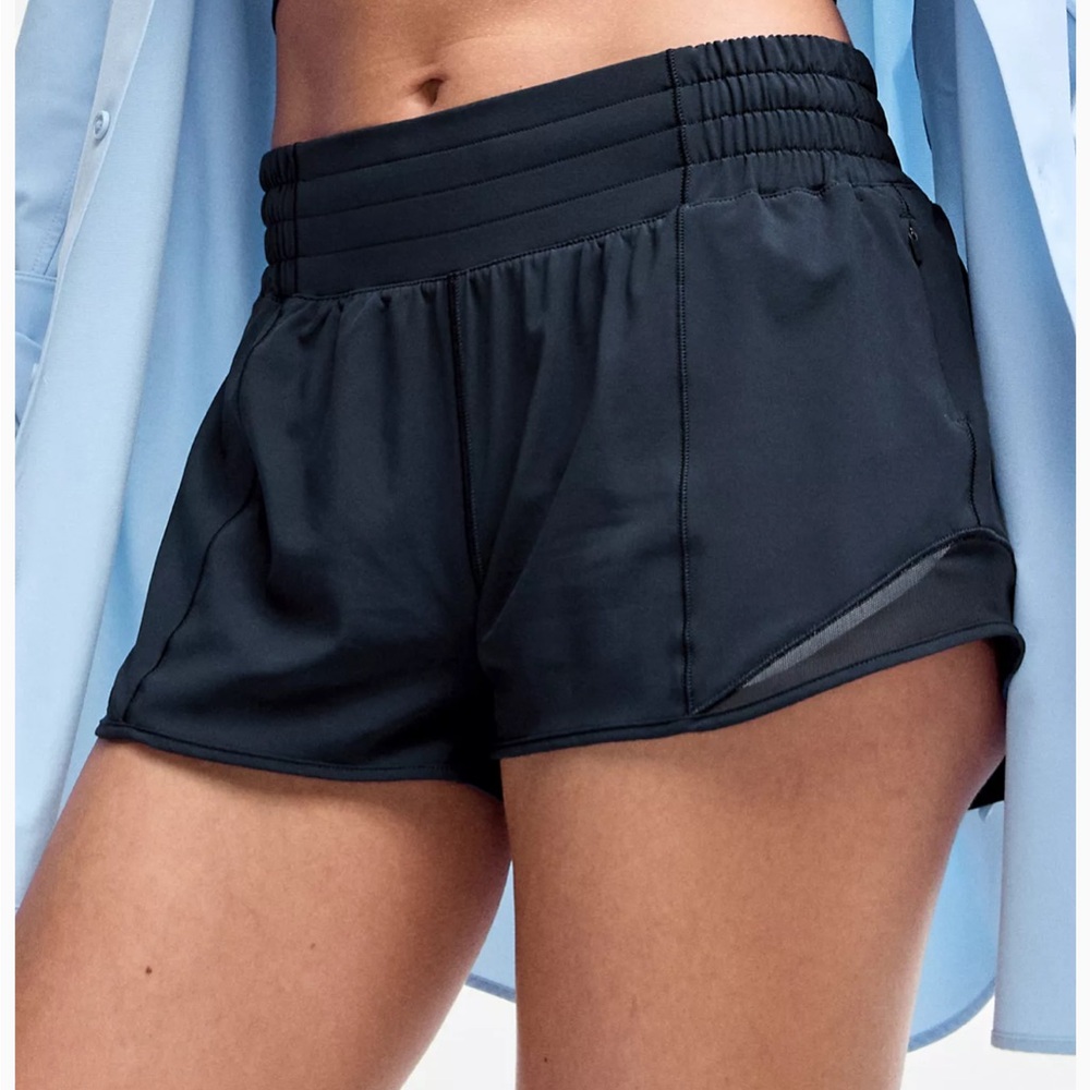 Lululemon 2.5”in Hotty Hot Shorts, Navy, Size 0